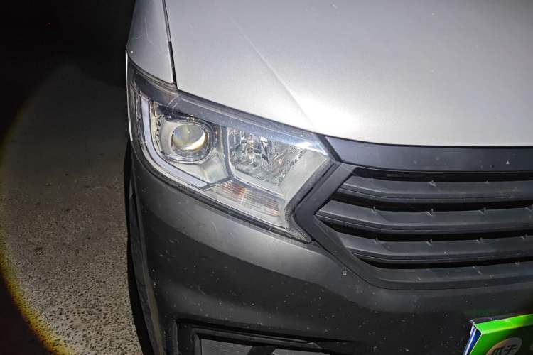 Used CHANGAN KUAYUE Xing V3 2023 1.5L Gasoline Comfort Edition 5-Seat Passenger Vehicle Right Front Headlight