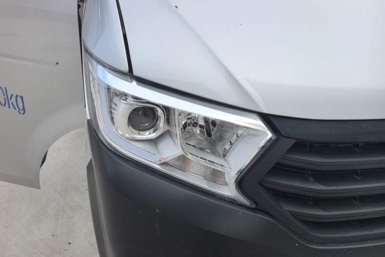 Used CHANGAN KUAYUE Xing V3 2023 1.5L Gasoline Standard Edition 2-Seat Van Right Front Headlight
