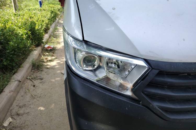 Used CHANGAN KUAYUE Xing V3 2023 1.5L Gasoline Standard Edition 2-Seat Van Right Front Headlight