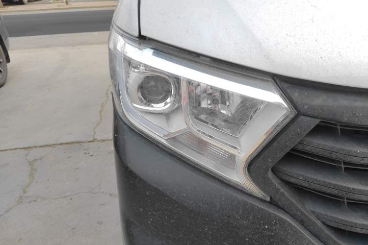 Used CHANGAN KUAYUE Xing V3 2023 1.5L Gasoline Comfort Edition 5-Seat Passenger Vehicle Right Front Headlight