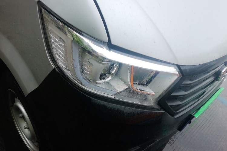 Used CHANGAN KUAYUE Xing V3 2023 1.5L Gasoline Standard Edition 2-Seat Van Right Front Headlight