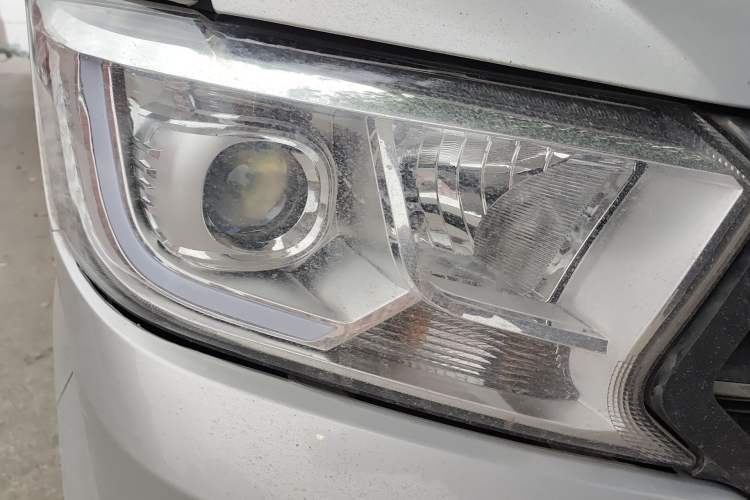 Used CHANGAN KUAYUE Xing V3 2023 1.5L Gasoline Comfort Edition 5-Seat Passenger Vehicle Right Front Headlight