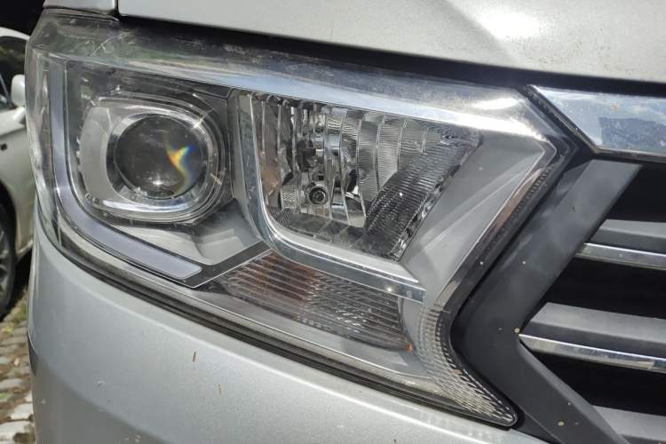 Used CHANGAN KUAYUE Xing V3 2023 1.3L Gasoline Standard Model 5-Seater Passenger Vehicle Right Front Headlight