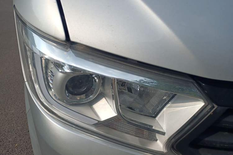 Used CHANGAN KUAYUE Xing V3 2023 1.5L Gasoline Standard Model 5-Seater Passenger Vehicle Right Front Headlight