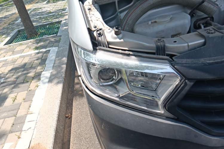 Used CHANGAN KUAYUE Xing V3 2023 1.5L Gasoline Standard Edition 2-Seat Van Right Front Headlight