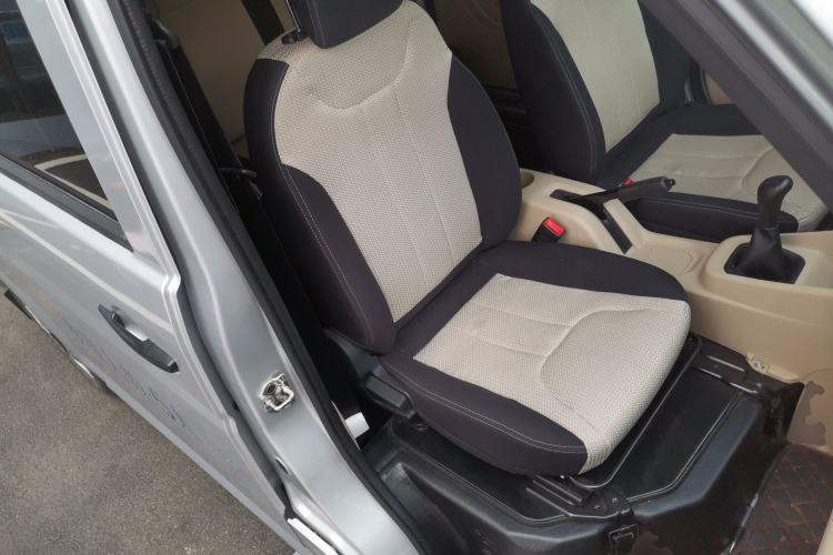 Used CHANGAN KUAYUE Xing V3 2023 1.5L Gasoline Comfort Edition 5-Seat Passenger Vehicle Right Front Seat
