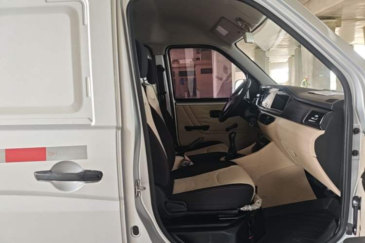 Used CHANGAN KUAYUE Xing V3 2023 1.5L Gasoline Standard Edition 2-Seat Van Right Front Seat