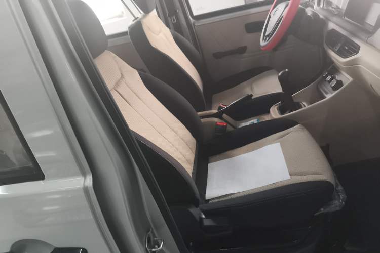 Used CHANGAN KUAYUE Xing V3 2023 1.3L Gasoline Standard Model 7-Seater Passenger Vehicle Right Front Seat