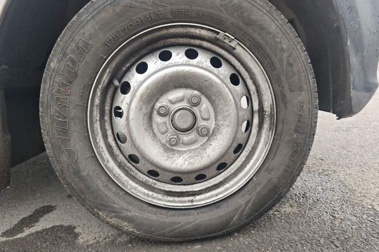 Used CHANGAN KUAYUE Xing V3 2023 1.3L Gasoline Standard Model 5-Seater Passenger Vehicle Right Front Wheel Hub