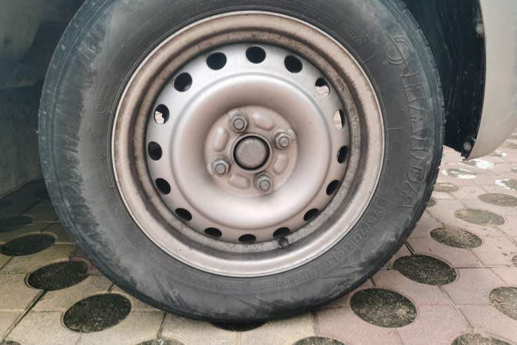 Used CHANGAN KUAYUE Xing V3 2023 1.5L Gasoline Comfort Edition 5-Seat Passenger Vehicle Right Front Wheel Hub