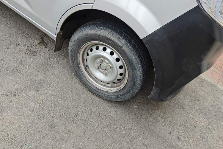 Used CHANGAN KUAYUE Xing V3 2023 1.3L Gasoline Standard Version 2-Seater Van Right Front Wheel Hub