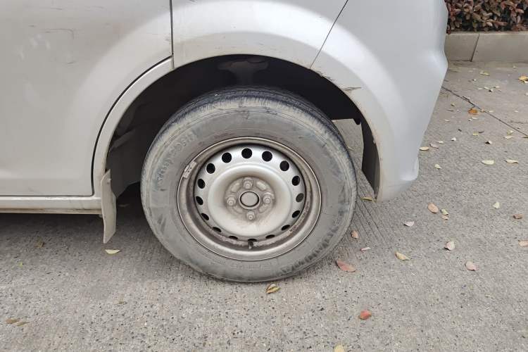 Used CHANGAN KUAYUE Xing V3 2023 1.5L Gasoline Comfort Edition 5-Seat Passenger Vehicle Right Front Wheel Hub