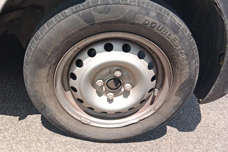 Used CHANGAN KUAYUE Xing V3 2023 1.5L Gasoline Standard Edition 2-Seat Van Right Front Wheel Hub