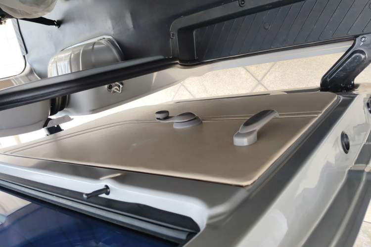 Used CHANGAN KUAYUE Xing V3 2023 1.3L Gasoline Standard Model 6-Seater Passenger Vehicle Right Rear Door Interior