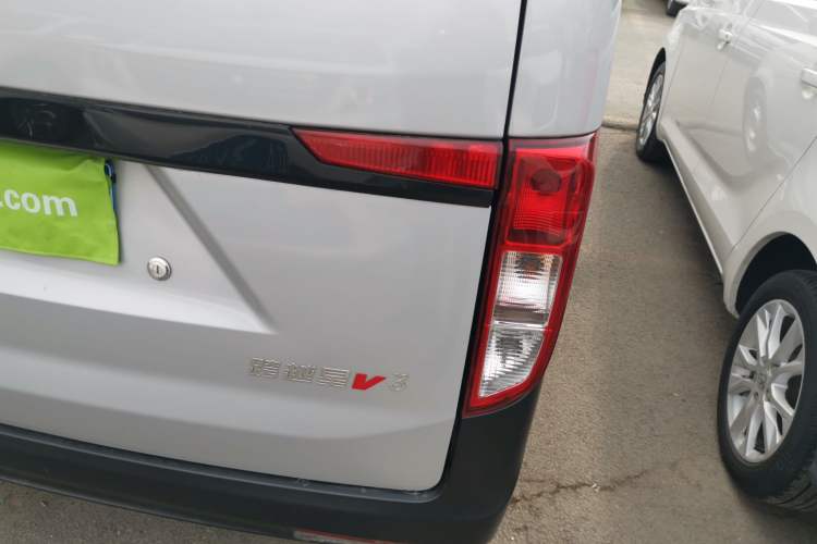 Used CHANGAN KUAYUE Xing V3 2023 1.5L Gasoline Comfort Model 7-Seater Passenger Vehicle Right Rear Taillight