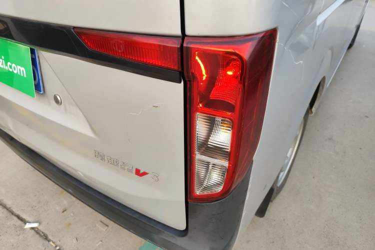 Used CHANGAN KUAYUE Xing V3 2023 1.5L Gasoline Comfort Model 7-Seater Passenger Vehicle Right Rear Taillight