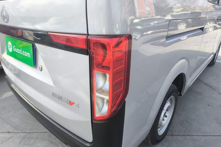 Used CHANGAN KUAYUE Xing V3 2023 1.5L Gasoline Comfort Edition 5-Seat Passenger Vehicle Right Rear Taillight