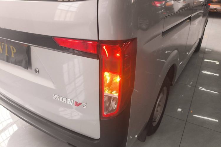 Used CHANGAN KUAYUE Xing V3 2023 1.3L Gasoline Standard Model 7-Seater Passenger Vehicle Right Rear Taillight