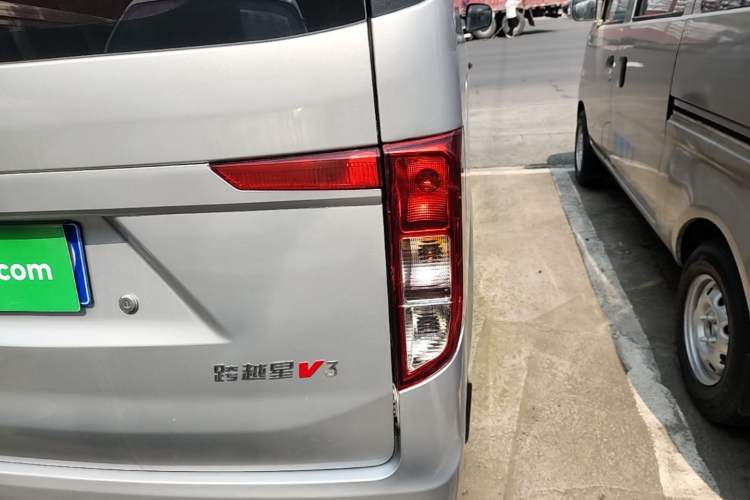 Used CHANGAN KUAYUE Xing V3 2023 1.5L Gasoline Standard Model 7-Seater Passenger Vehicle Right Rear Taillight