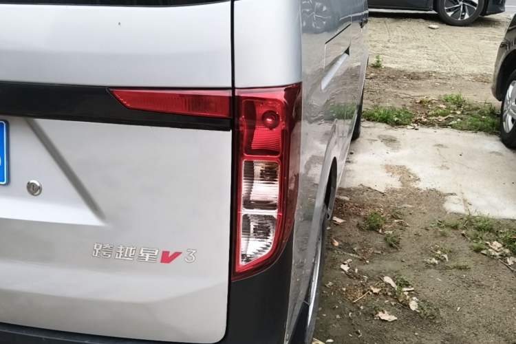 Used CHANGAN KUAYUE Xing V3 2023 1.3L Gasoline Comfort Model 5-Seater Passenger Vehicle Right Rear Taillight