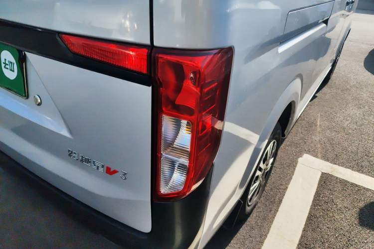 Used CHANGAN KUAYUE Xing V3 2023 1.5L Gasoline Comfort Edition 5-Seat Passenger Vehicle Right Rear Taillight