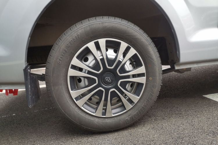 Used CHANGAN KUAYUE Xing V3 2023 1.5L Gasoline Comfort Edition 5-Seat Passenger Vehicle Right Rear Wheel Hub
