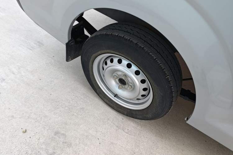 Used CHANGAN KUAYUE Xing V3 2023 1.3L Gasoline Comfort Edition 7-Seater Passenger Vehicle Right Rear Wheel Hub