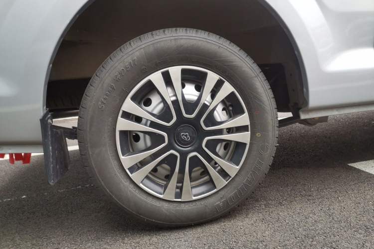 Used CHANGAN KUAYUE Xing V3 2023 1.5L Gasoline Comfort Edition 5-Seat Passenger Vehicle Right Rear Wheel Hub