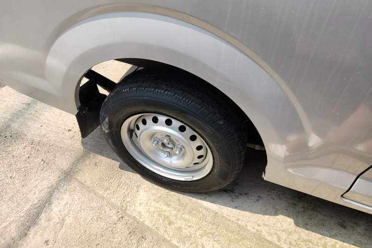 Used CHANGAN KUAYUE Xing V3 2023 1.5L Gasoline Standard Model 7-Seater Passenger Vehicle Right Rear Wheel Hub
