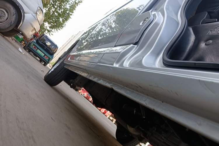 Used CHANGAN KUAYUE Xing V3 2023 1.5L Gasoline Standard Model 7-Seater Passenger Vehicle Right Side Sill