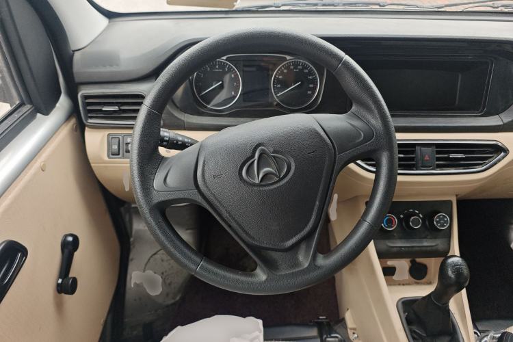 Used CHANGAN KUAYUE Xing V3 2023 1.3L Gasoline Standard Model 5-Seater Passenger Vehicle Steering Wheel