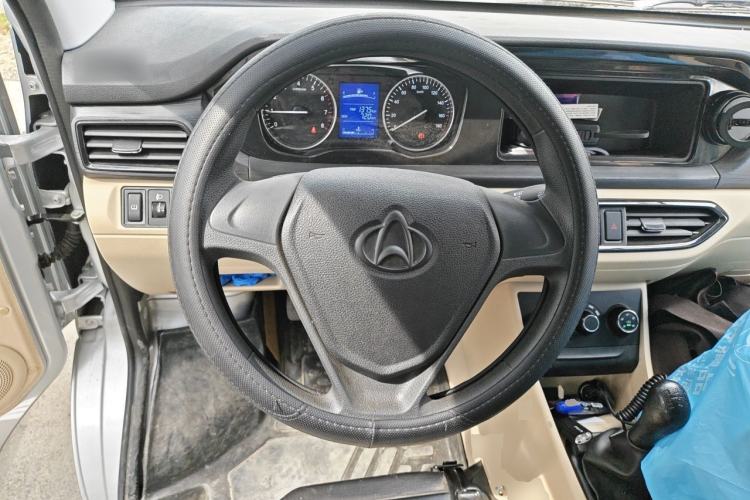 Used CHANGAN KUAYUE Xing V3 2023 1.3L Gasoline Standard Model 6-Seater Passenger Vehicle Steering Wheel