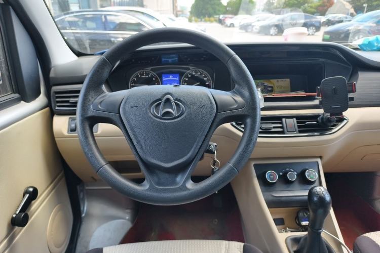 Used CHANGAN KUAYUE Xing V3 2023 1.3L Gasoline Standard Model 5-Seater Passenger Vehicle Steering Wheel