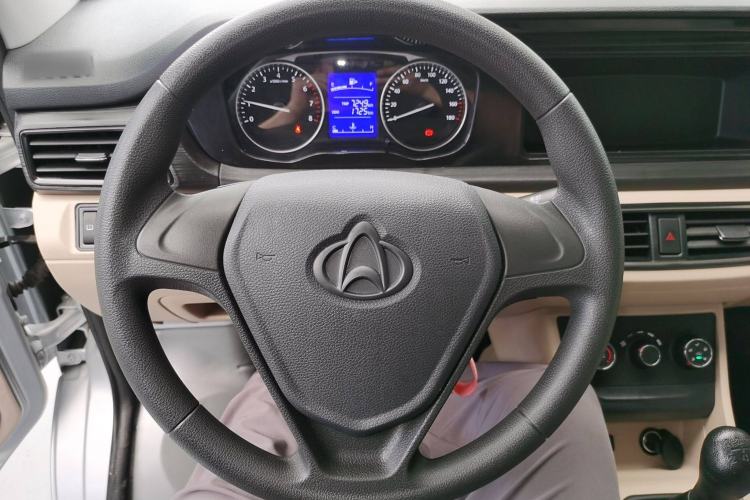 Used CHANGAN KUAYUE Xing V3 2023 1.3L Gasoline Standard Model 5-Seater Passenger Vehicle Steering Wheel