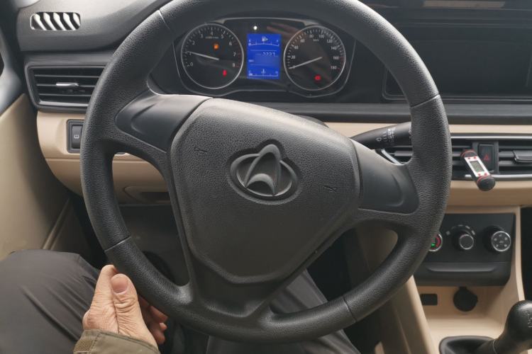 Used CHANGAN KUAYUE Xing V3 2023 1.5L Gasoline Comfort Model 7-Seater Passenger Vehicle Steering Wheel