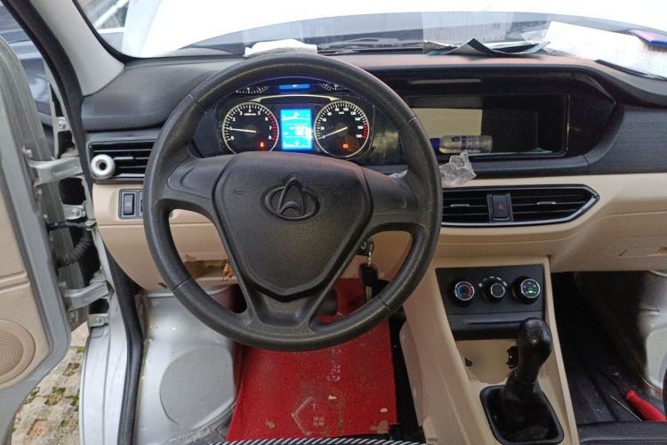 Used CHANGAN KUAYUE Xing V3 2023 1.5L Gasoline Standard Model 6-Seater Passenger Vehicle Steering Wheel