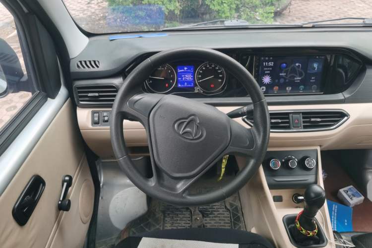 Used CHANGAN KUAYUE Xing V3 2023 1.5L Gasoline Comfort Edition 5-Seat Passenger Vehicle Steering Wheel