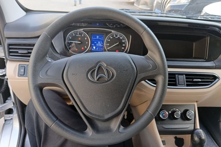 Used CHANGAN KUAYUE Xing V3 2023 1.5L Gasoline Standard Model 7-Seater Passenger Vehicle Steering Wheel