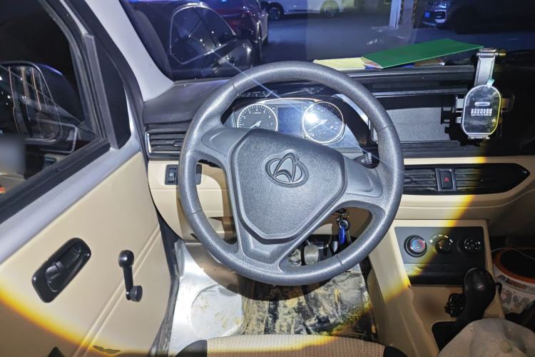 Used CHANGAN KUAYUE Xing V3 2023 1.5L Gasoline Comfort Edition 5-Seat Passenger Vehicle Steering Wheel