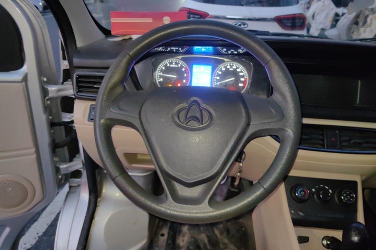 Used CHANGAN KUAYUE Xing V3 2023 1.3L Gasoline Standard Model 6-Seater Passenger Vehicle Steering Wheel