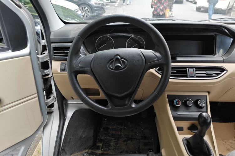 Used CHANGAN KUAYUE Xing V3 2023 1.3L Gasoline Standard Model 5-Seater Passenger Vehicle Steering Wheel