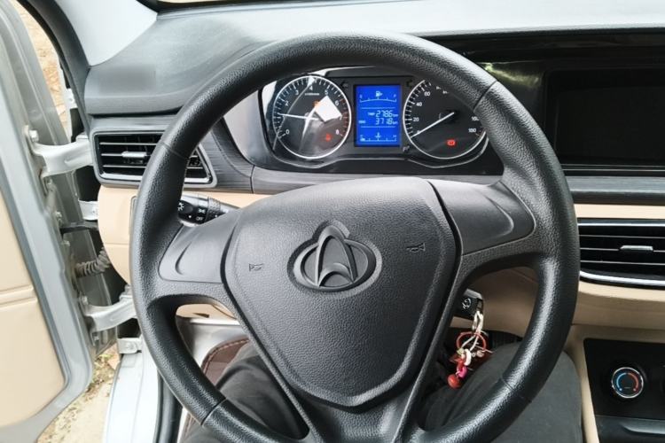 Used CHANGAN KUAYUE Xing V3 2023 1.3L Gasoline Comfort Model 5-Seater Passenger Vehicle Steering Wheel