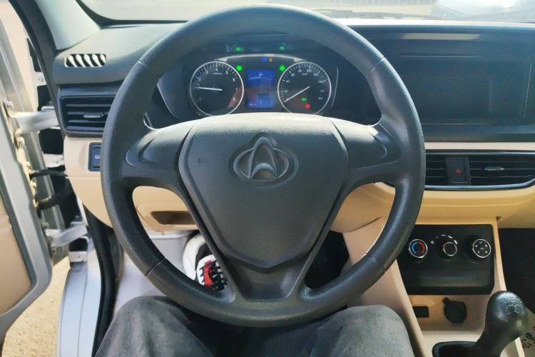 Used CHANGAN KUAYUE Xing V3 2023 1.5L Gasoline Comfort Edition 5-Seat Passenger Vehicle Steering Wheel