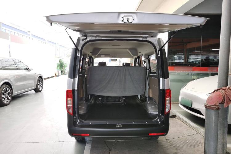 Used CHANGAN KUAYUE Xing V3 2023 1.3L Gasoline Standard Model 5-Seater Passenger Vehicle Trunk