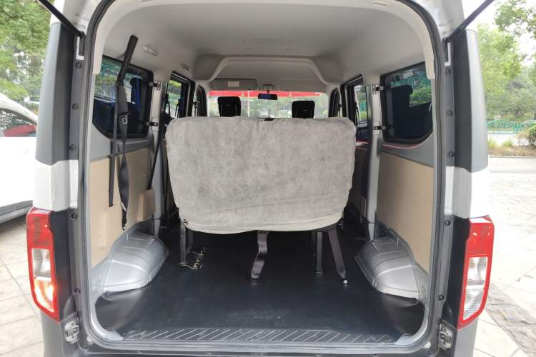 Used CHANGAN KUAYUE Xing V3 2023 1.3L Gasoline Standard Model 6-Seater Passenger Vehicle Trunk