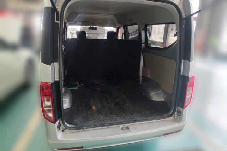 Used CHANGAN KUAYUE Xing V3 2023 1.5L Gasoline Standard Model 5-Seater Passenger Vehicle Trunk