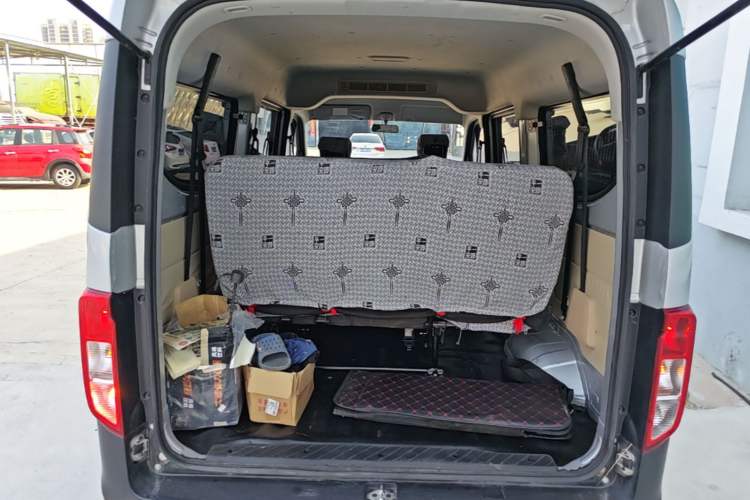 Used CHANGAN KUAYUE Xing V3 2023 1.3L Gasoline Comfort Edition 7-Seater Passenger Vehicle Trunk
