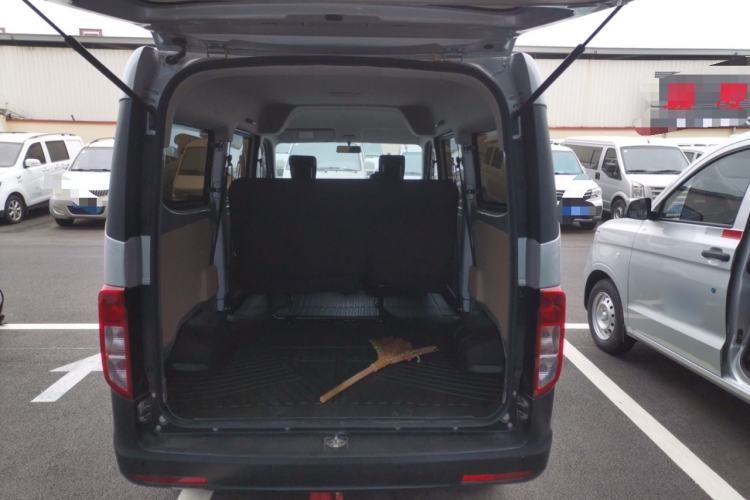 Used CHANGAN KUAYUE Xing V3 2023 1.5L Gasoline Comfort Edition 5-Seat Passenger Vehicle Trunk