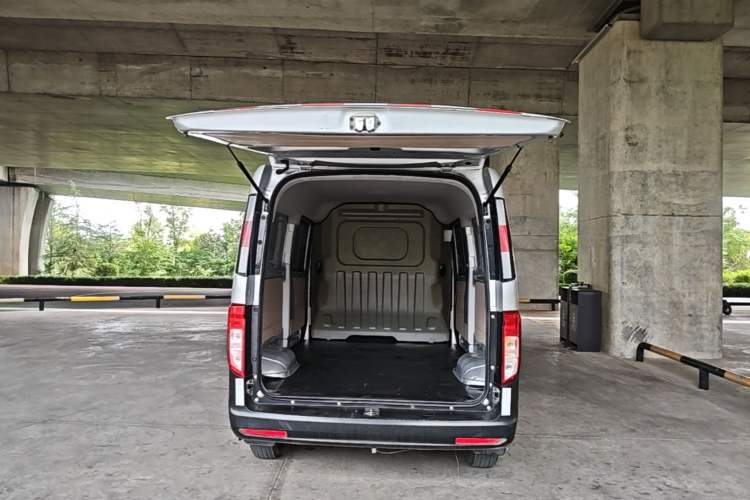 Used CHANGAN KUAYUE Xing V3 2023 1.5L Gasoline Standard Edition 2-Seat Van Trunk