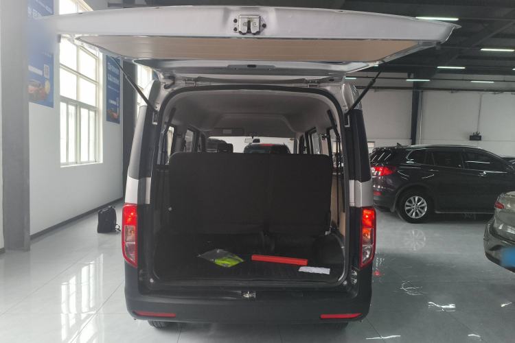 Used CHANGAN KUAYUE Xing V3 2023 1.3L Gasoline Standard Model 7-Seater Passenger Vehicle Trunk